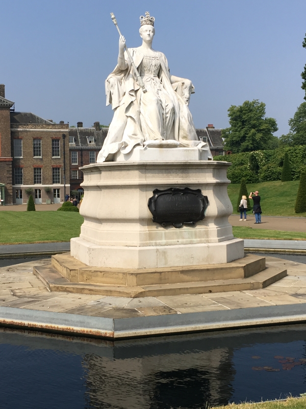 Queen Victoria Statue
Keywords: London iPhone Hyde Park Kensington Palace
