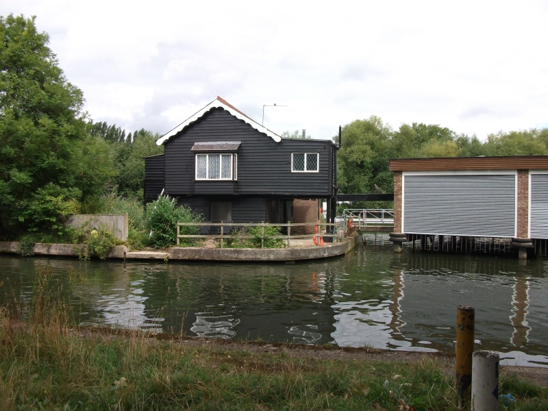 Caversham Lock - House
Cycle ride from Whitley to Sonning (Kennet and Thames)
Keywords: River Thames Caversham Lock Building Reading Fujifilm