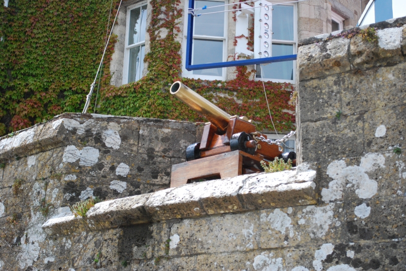 Cowes - Brass Cannon
Keywords: Isle Wight Cowes Sea Cannon Nikon