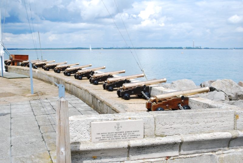 Cowes - Brass Cannons
Keywords: Isle Wight Cowes Sea Cannon Nikon