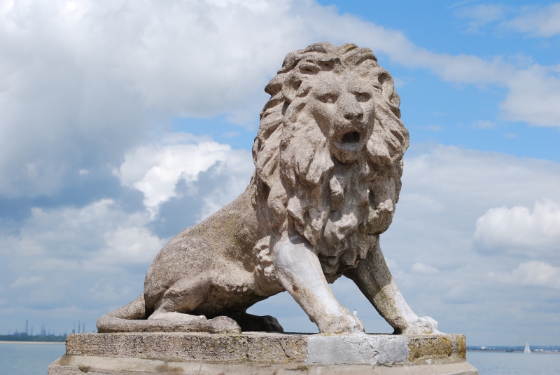 Cowes - The Parade
Keywords: Isle Wight Cowes Statue Nikon