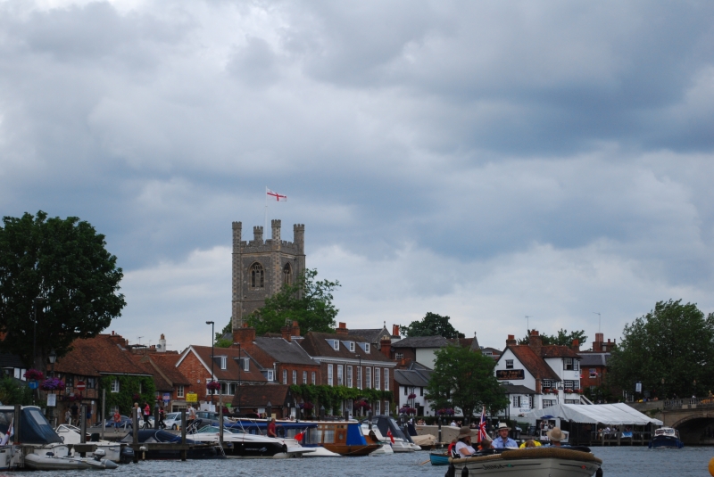 Looking East
Keywords: Henley Regatta River Thames Nikon