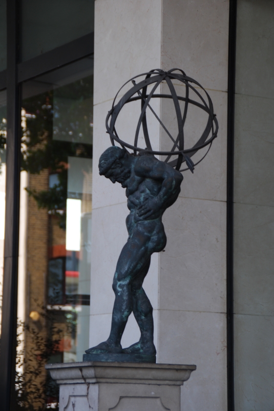 Atlas Statue
Keywords: London Nikon Statue