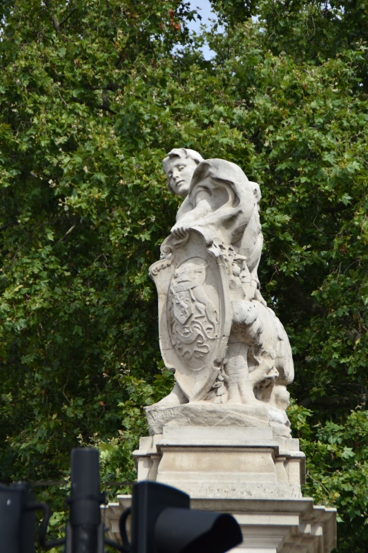 Statue
Keywords: London Buckingham Palace Nikon Statue