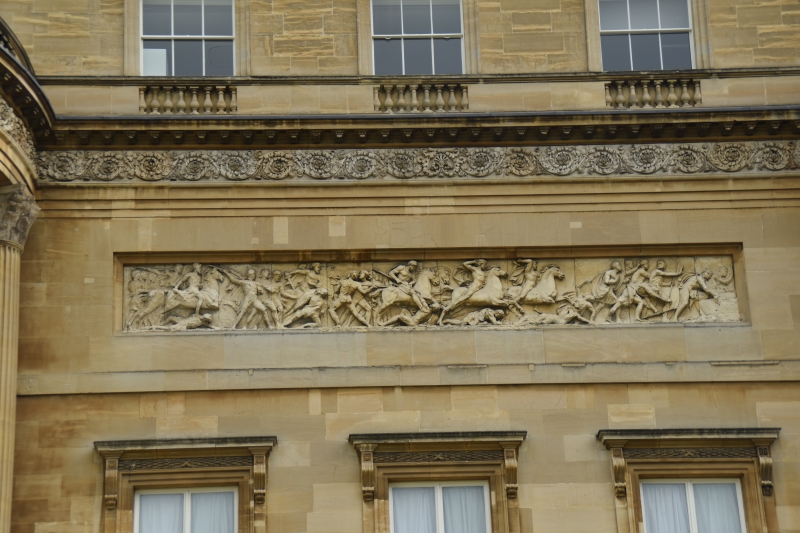 Carvings
Keywords: London Buckingham Palace Nikon Carving Building