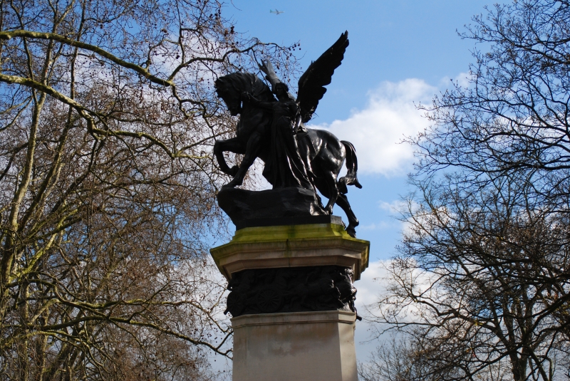 Captain James Cook Statue
Keywords: London Building Nikon Captain James Cook Statue