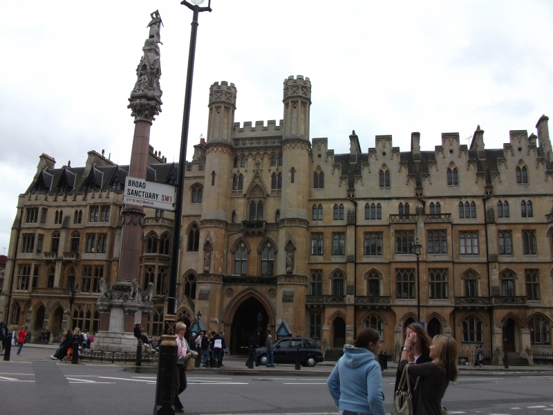 3 random people :)
Keywords: London Westminster Building Fujifilm