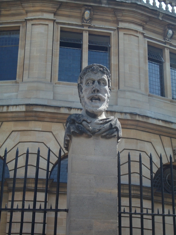 Sheldonian Theatre - Creepy Statue
Keywords: Oxford Sheldonian Theatre Statue Building Fijifilm