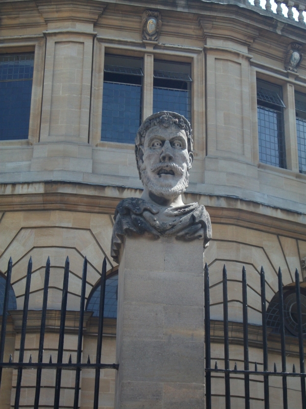 Sheldonian Theatre - Creepy Statue
Keywords: Oxford Sheldonian Theatre Statue Building Fijifilm