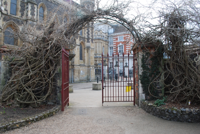 Archway
Side entrance near Reading Crown Court and Abbey Gateway
Keywords: Reading Forbury Gardens Nikon