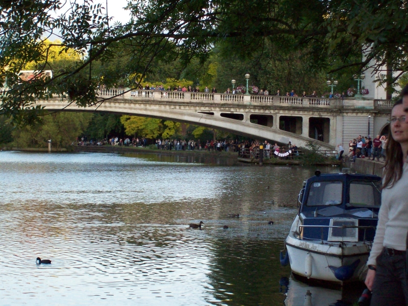 David Walliams Thames Swim
Coming into Caversham Lock, near Reading Bridge
Keywords: River Thames David Walliams Swim Caversham Lock Reading Bridge Kodak