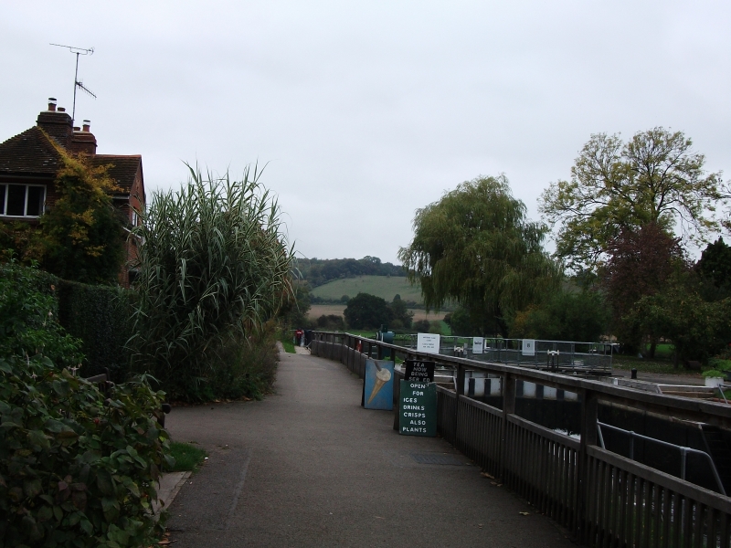 Mapledurham Lock
Thames boat trip - Caversham Lock to Mapledurham Lock
Keywords: River Thames Mapledurham Lock Reading Fujifilm