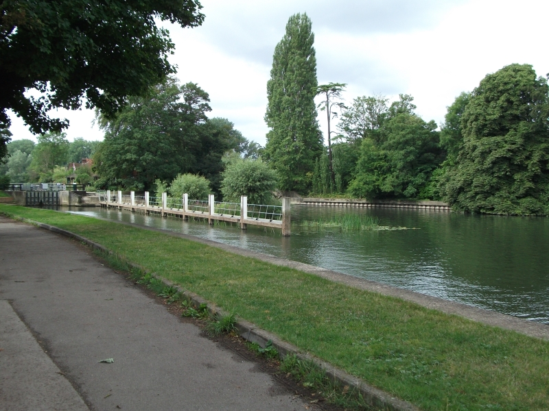 Sonning Lock
Cycle ride from Whitley to Sonning (Kennet and Thames)
Keywords: River Thames Sonning Lock Reading Fujifilm