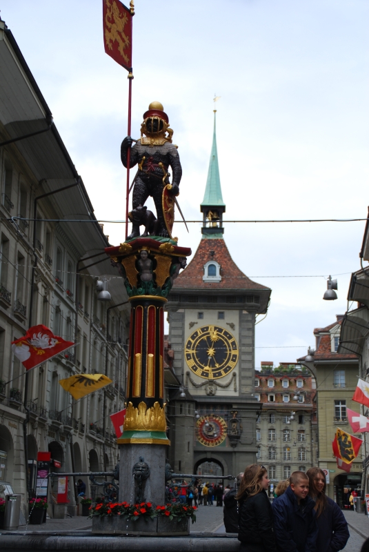 Zytglogge and Bear Diver
Keywords: Switzerland Bern Nikon Building Statue Clock