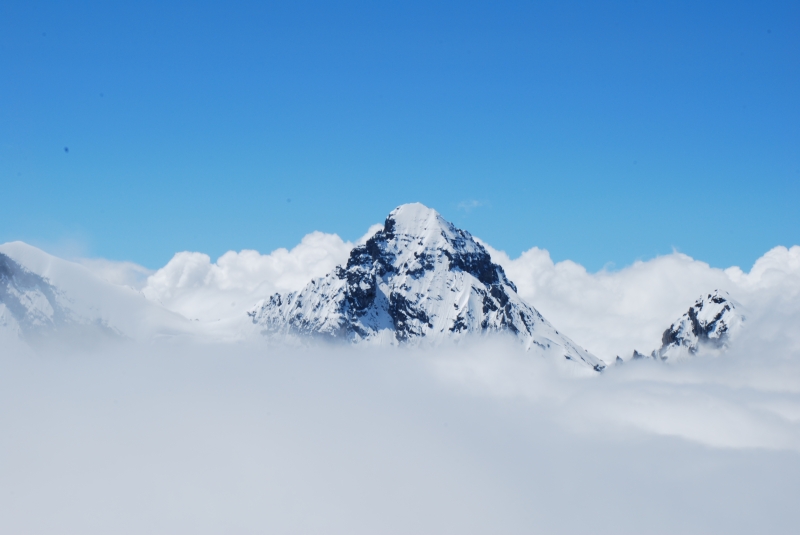 View from Schilthorn
Clouds only cleared for a couple of minutes
Keywords: Switzerland Schilthorn Nikon Snow Mountain
