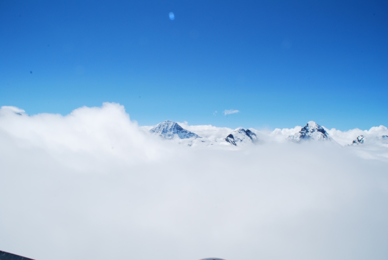 View from Schilthorn
Clouds only cleared for a couple of minutes
Keywords: Switzerland Schilthorn Nikon Snow Mountain