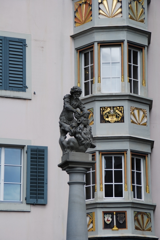 Statue and carving
Keywords: Switzerland Zurich Nikon Statue Carving