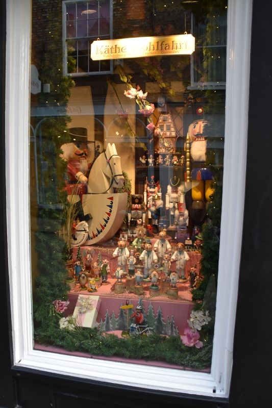 Christmas Shop Window
Keywords: Nikon York