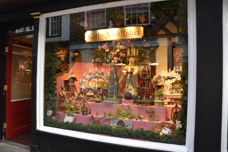 Christmas Shop Window
Keywords: Nikon York